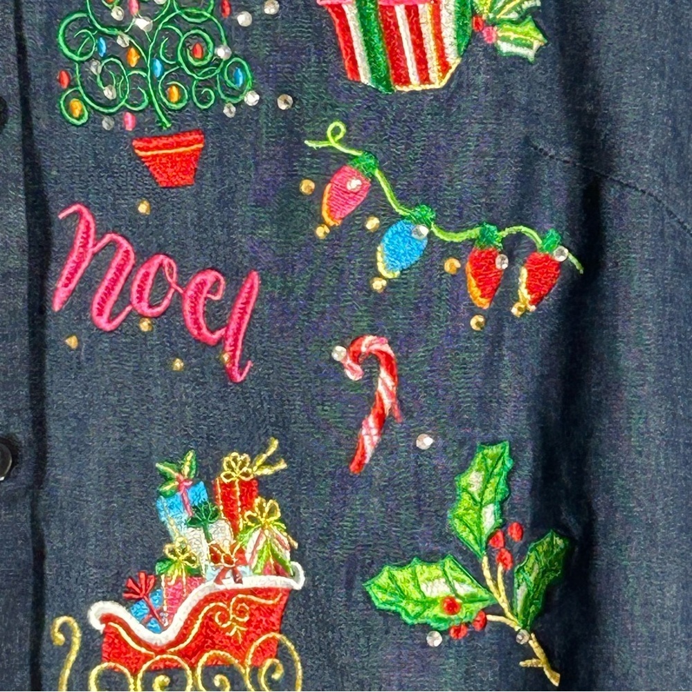 Quacker Factory Navy Lightweight Denim Button Blouse Christmas Embroidery Size M - Picture 6 of 13